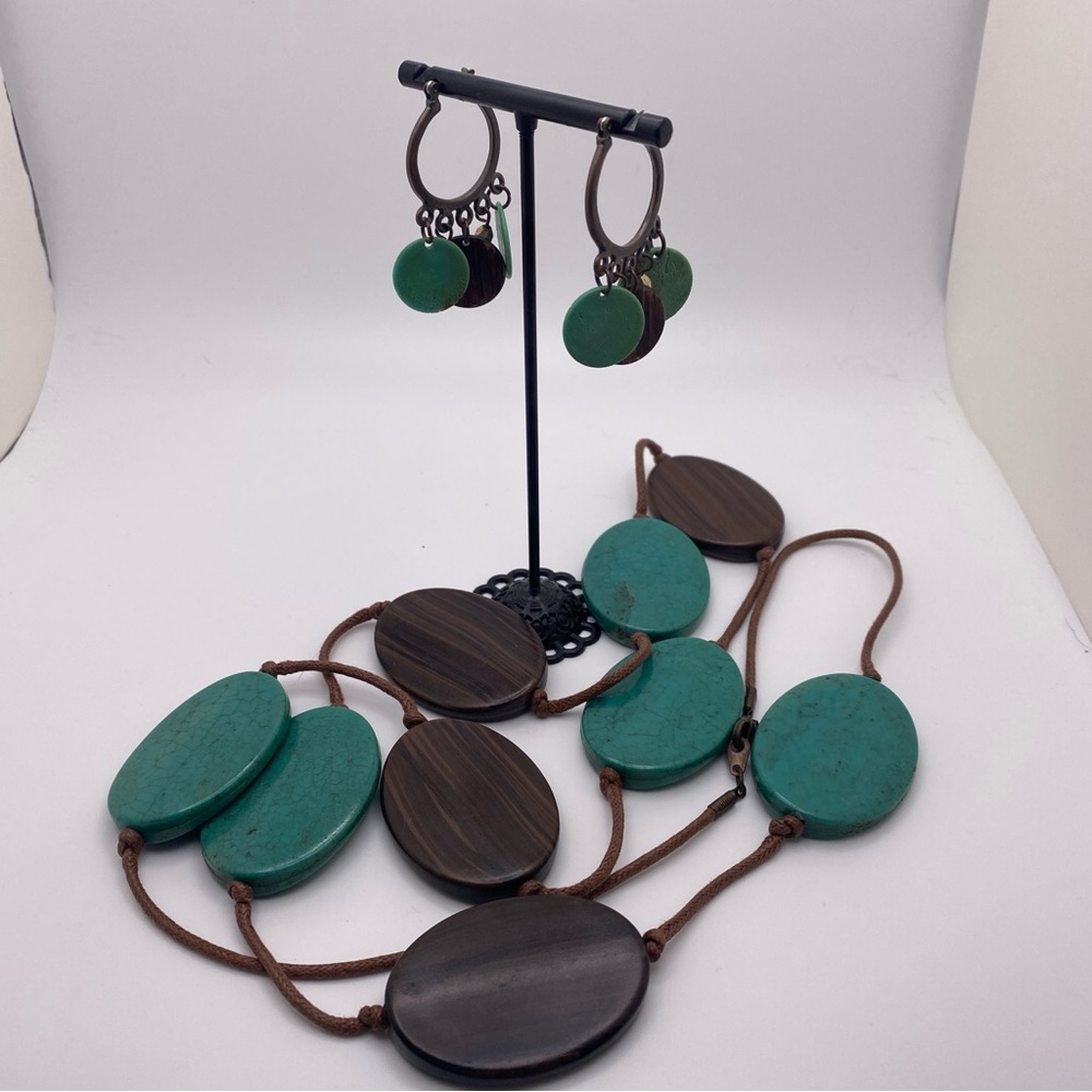 Elegant Green and Brown 43” Necklace and Earring Set, Beautiful Condition